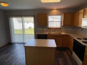 5307 Chaucer Dr in Medina, OH - Building Photo - Building Photo