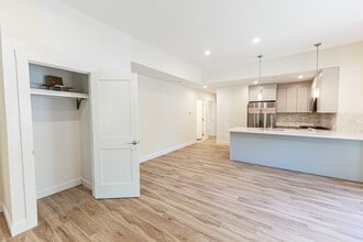 460 Washington St, Unit 1 in Boston, MA - Building Photo - Building Photo