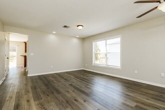 1915 Crestridge Dr in Clermont, FL - Building Photo - Building Photo