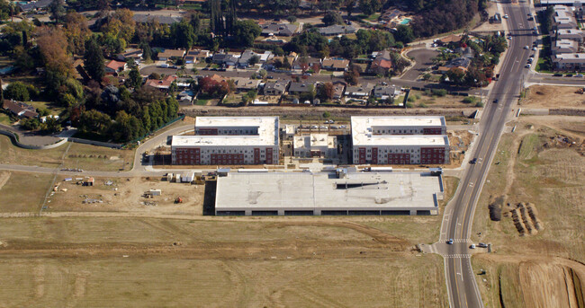 Sarahs Court Apartments in Fresno, CA - Building Photo - Building Photo