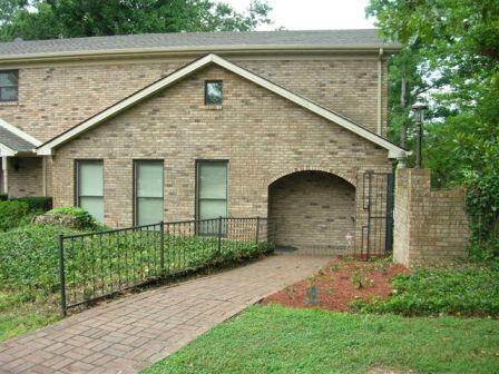 property at 3507 Lakeside Ct