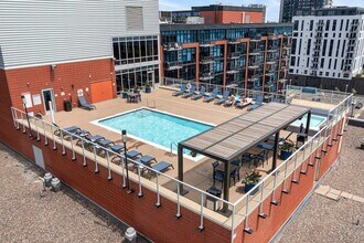 215 10th Ave S in Minneapolis, MN - Foto de edificio - Building Photo