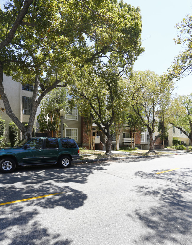 522 N Jackson St in Glendale, CA - Foto de edificio - Building Photo