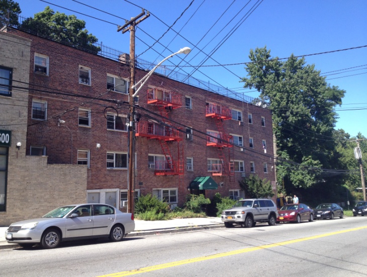 376-380 McLean Ave in Yonkers, NY - Building Photo