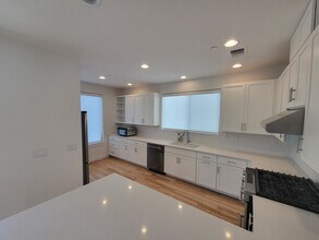 102 Tendick St in San Antonio, TX - Building Photo - Building Photo