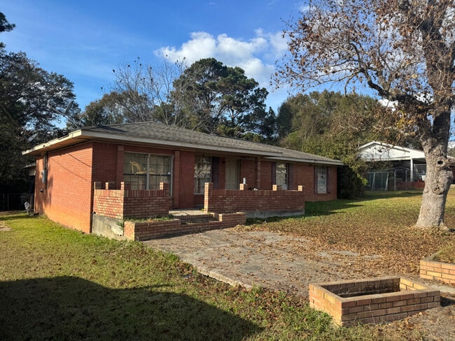 property at 307 S 9th St