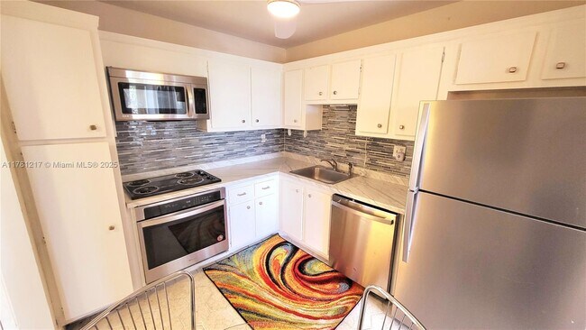 2761 Taft St in Hollywood, FL - Building Photo - Building Photo
