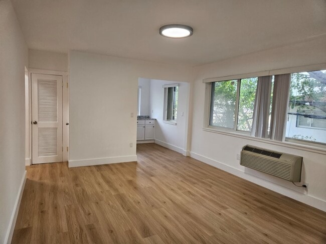 631 NE 72nd Terrace, Unit 5 in Miami, FL - Building Photo - Building Photo