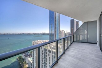 460 NE 28th St, Unit 2607 in Miami, FL - Foto de edificio - Building Photo