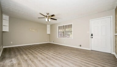 6324 Amberly Rd in Rex, GA - Foto de edificio - Building Photo