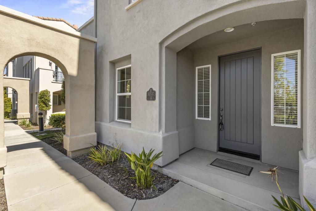 10537 Zenor Ln in San Diego, CA - Building Photo