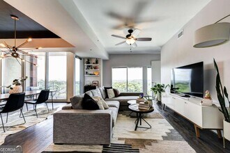 1820 Peachtree St NW, Unit 1003 in Atlanta, GA - Foto de edificio - Building Photo