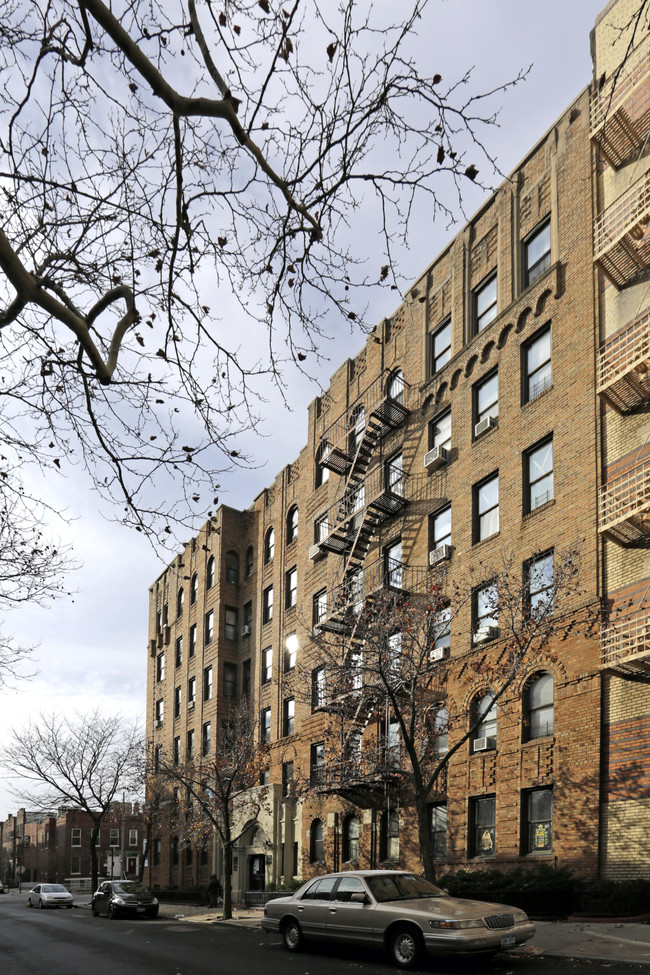 Sunray Apartments in Long Island City, NY - Building Photo - Building Photo