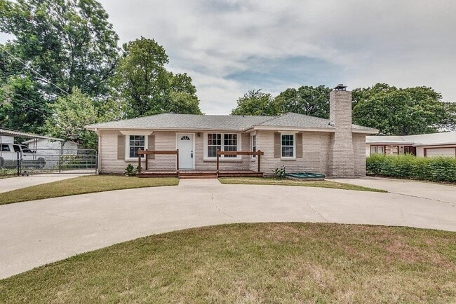 property at 9628 SE 6th St