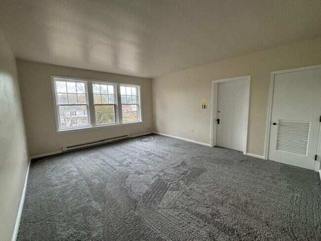 207 Diamond Blvd-Unit -207 Diamond Blvd. - 1 R in Johnstown, PA - Building Photo - Building Photo