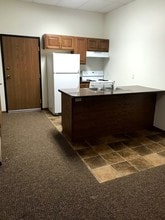 238 W Main St, Unit 2 in Marshall, MN - Building Photo - Building Photo