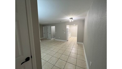 7423 SW 42nd Pl, Unit 1 in Gainesville, FL - Foto de edificio - Building Photo