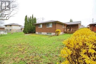 358 Adelaide Ave E in Oshawa, ON - Building Photo