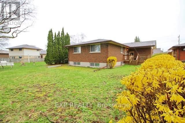 358 Adelaide Ave E in Oshawa, ON - Building Photo