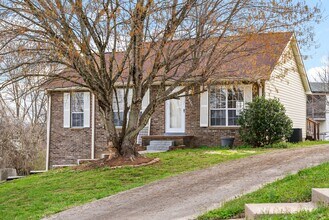 2025 Windroe Dr in Clarksville, TN - Building Photo - Building Photo