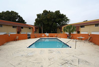 Oak Park Villas in St. Petersburg, FL - Building Photo - Building Photo