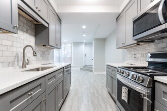 1458 W Chestnut St, Unit 1f in Chicago, IL - Foto de edificio - Building Photo