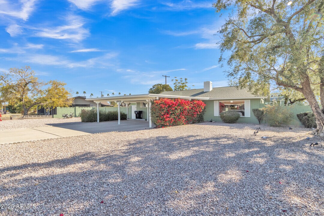 6909 E Granada Rd in Scottsdale, AZ - Building Photo
