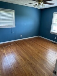 131 Waggoner St photo'