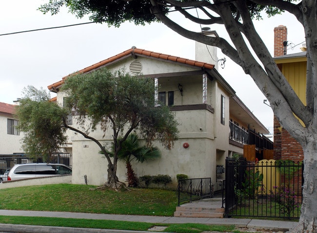 11715 York Ave in Hawthorne, CA - Foto de edificio - Building Photo