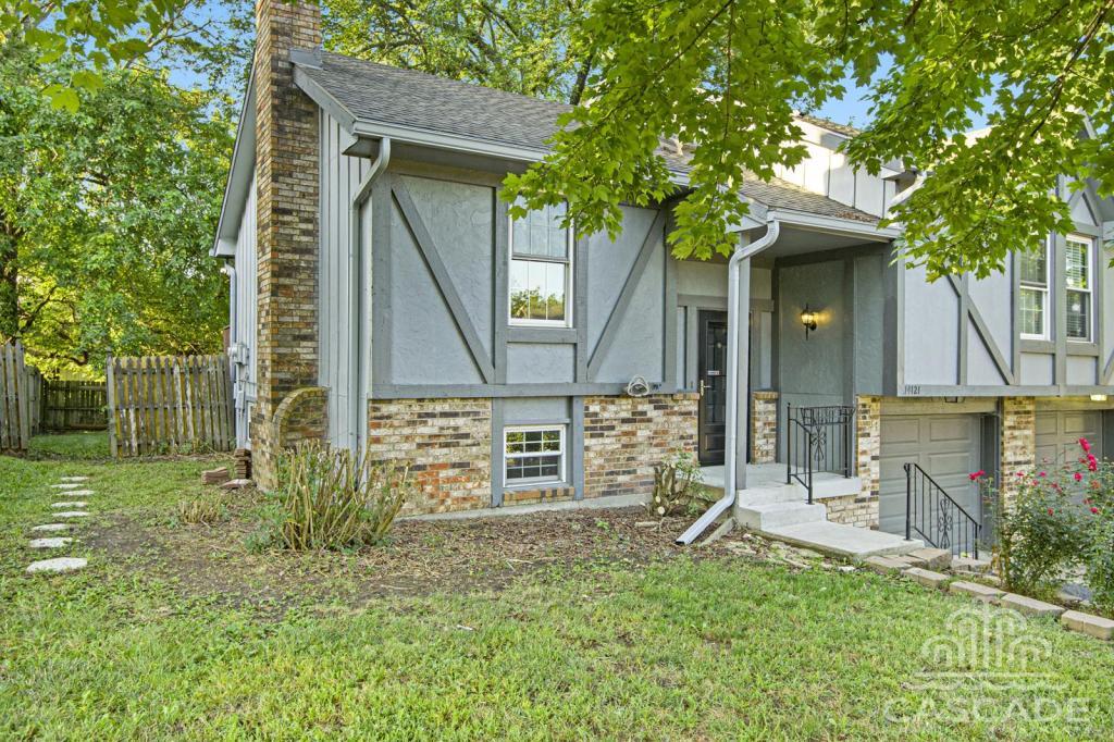 14121 W 88th Pl in Lenexa, KS - Building Photo