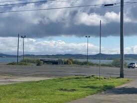 669 W Marine Dr in Astoria, OR - Building Photo
