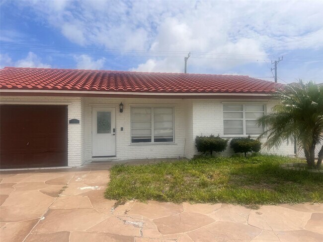 1741 NE 39th St in Pompano Beach, FL - Building Photo - Building Photo