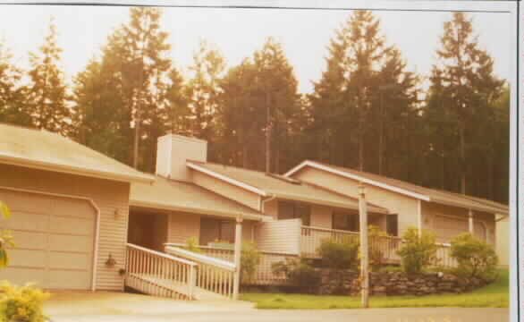 7316 38th St NW in Gig Harbor, WA - Foto de edificio