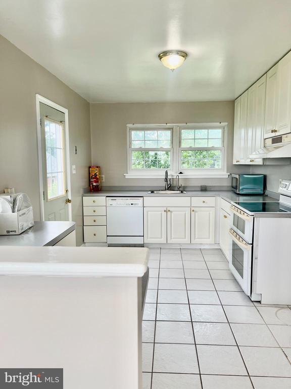 8205 Bayside Dr in Pasadena, MD - Building Photo - Building Photo