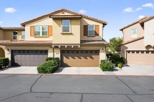 306 Calle Rayo in San Marcos, CA - Building Photo