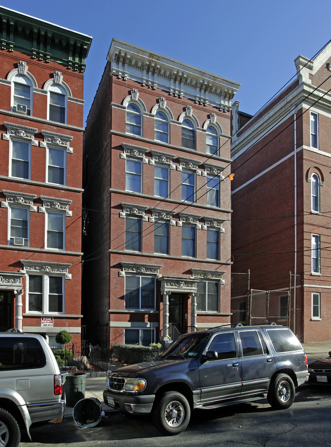 138 Duncan Ave in Jersey City, NJ - Building Photo - Building Photo