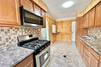 2303 Maple St in Des Moines, IA - Foto de edificio - Building Photo