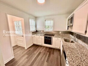 1738 Duke Rd in Chamblee, GA - Foto de edificio - Building Photo