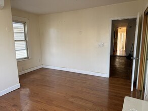 8430 124th St, Unit 2 in Kew Gardens, NY - Building Photo - Building Photo