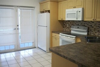 9307 NW 121st St in Hialeah Gardens, FL - Building Photo - Building Photo