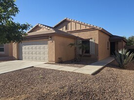 998 W Desert Sky Dr in San Tan Valley, AZ - Building Photo