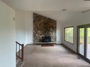 17135 SE Royer Rd in Damascus, OR - Foto de edificio - Building Photo