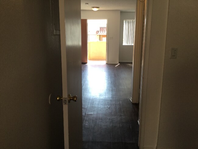 1627 N Fair Oaks Ave-Unit -D 204 in Pasadena, CA - Building Photo - Building Photo