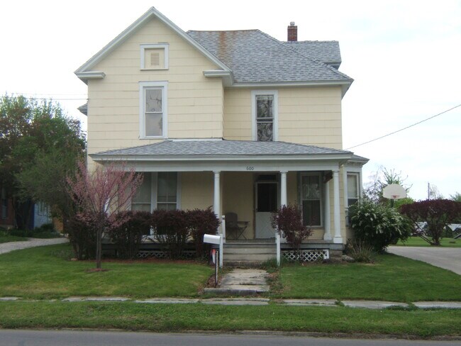 property at 600 W 5th St