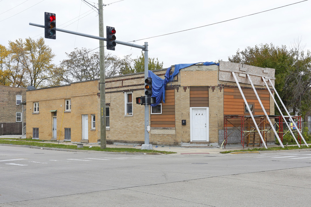 900 Saint Charles Rd in Maywood, IL - Foto de edificio