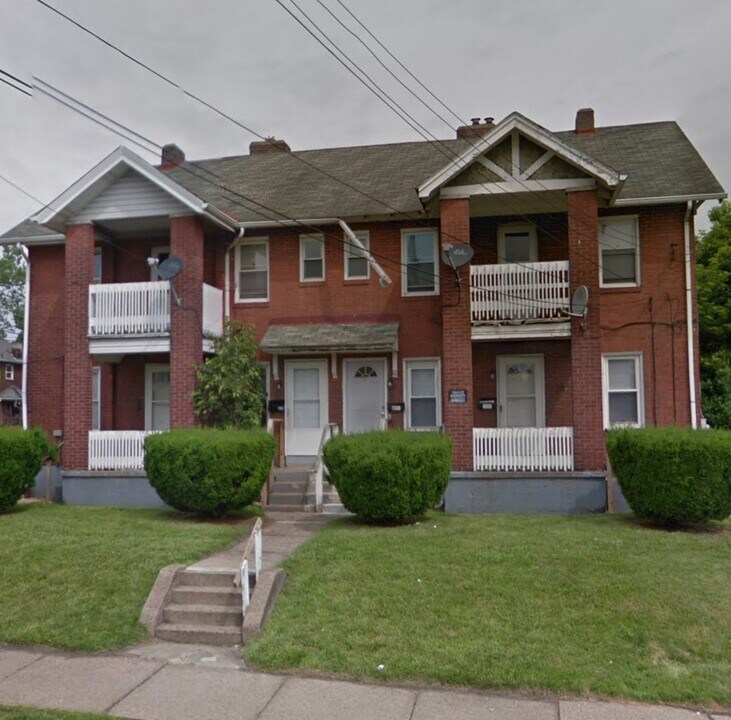 816 Crawford Ave in Duquesne, PA - Building Photo