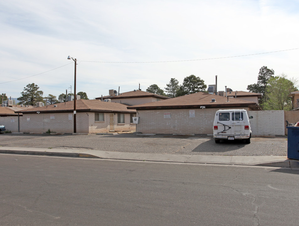 528-532 Madeira Dr SE in Albuquerque, NM - Building Photo