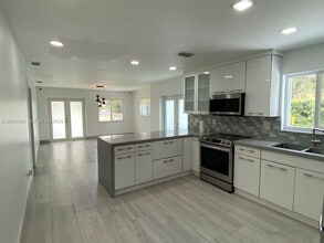 403 SW 89th Pl in Miami, FL - Building Photo - Building Photo