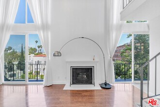815 N Las Palmas Ave in Los Angeles, CA - Building Photo - Building Photo