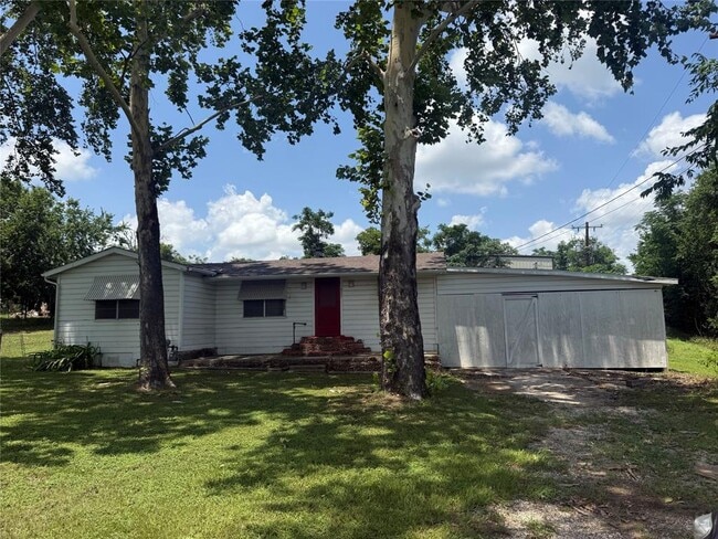 property at 1825 E Pierce St